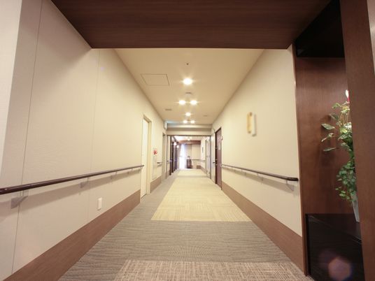 広くて明るい廊下