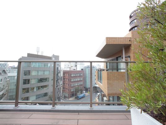 明るく開放的なテラス