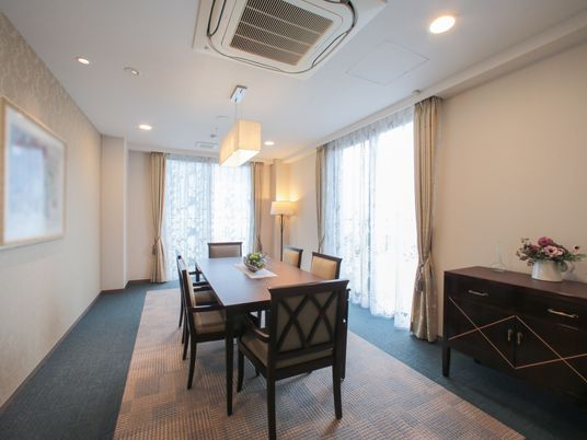 洋風な落ち着いた居室