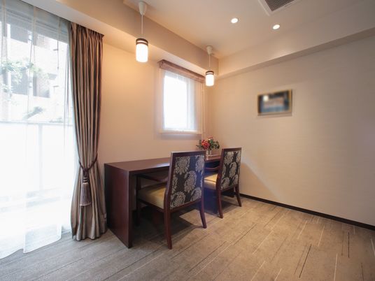 落ち着いた雰囲気の居室