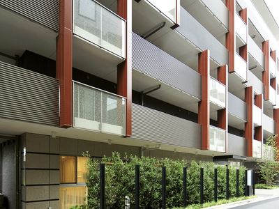 モダンな建物の外観