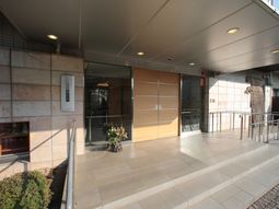 清潔感あるエントランス