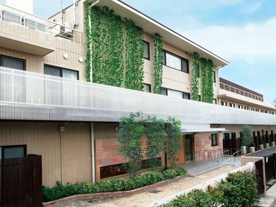 緑あふれる施設外観