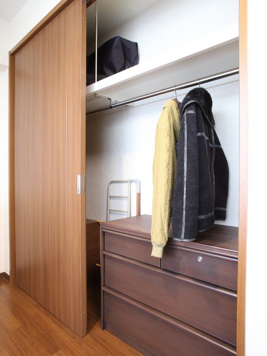 木目調の居室クローゼット