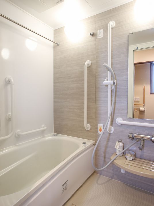 バリアフリー対応の浴室