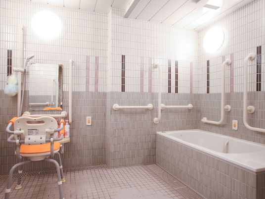 バリアフリーの浴室設備