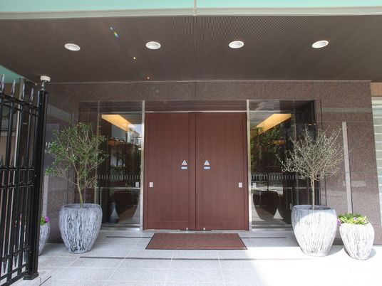 エントランスの外観