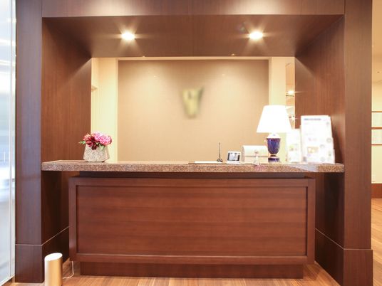 受付のカウンターと周辺