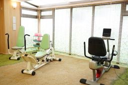 機能訓練室の運動器具