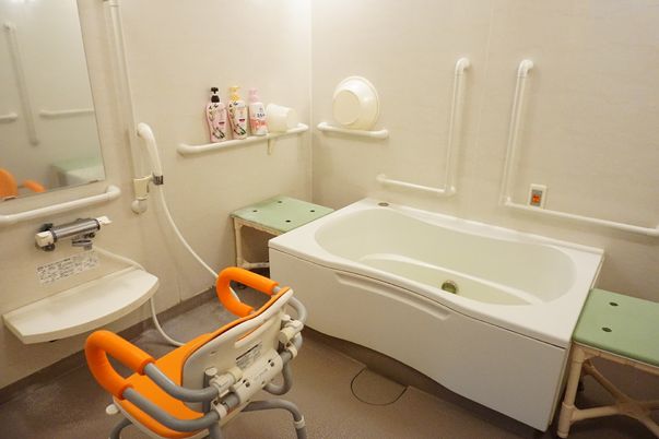 バリアフリー対応の浴室