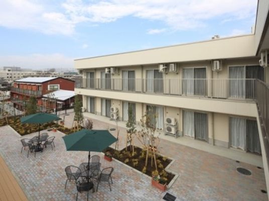 中庭と居室の外観