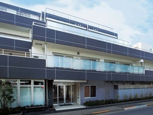 モダンな建物の外観