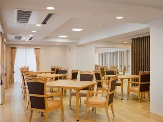 清潔感ある明るい食堂