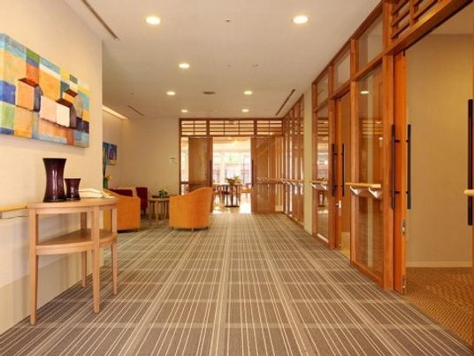 暖かみのある廊下