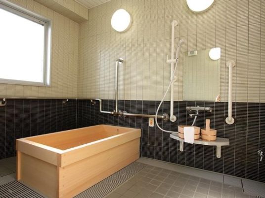 清潔感ある明るい浴室