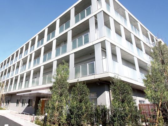 モダンな建物の外観