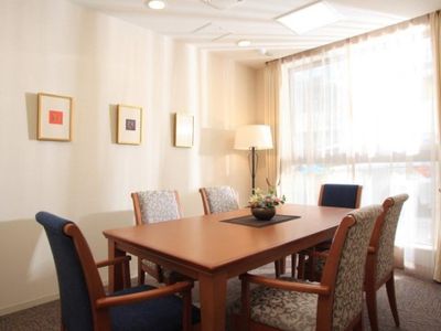 温かみのあるダイニングテーブル