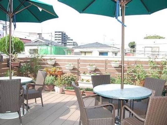 屋外テラスのリラックス空間