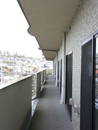 明るい通路と景色