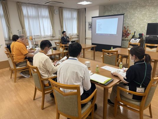 研修中の多目的室  