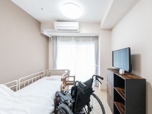 窓際の明るい居室  
