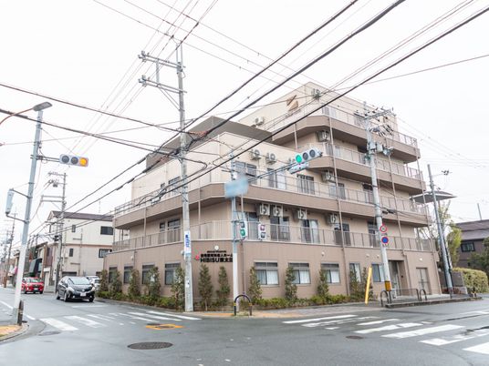 交差点に面する建物