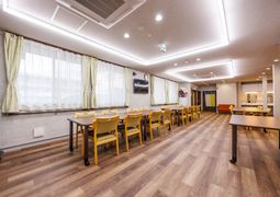 木製家具調の空間