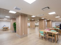 広々としたラウンジ