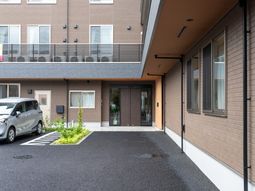 駐車場側の玄関