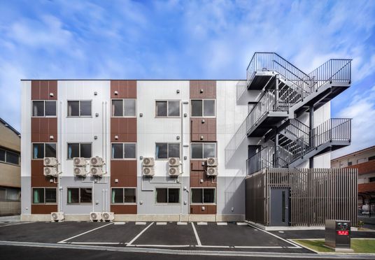 モダンな建物の外観
