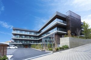 モダンな建物の外観