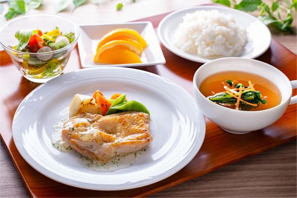 色彩豊かな料理のプレート