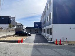広々とした外観