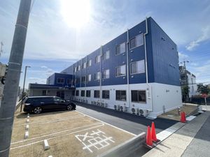 車庫のある建物外観