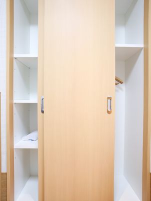 木製のきれいなクローゼット