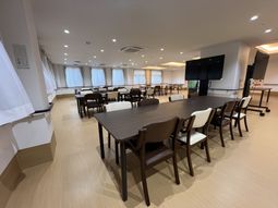 自然光の入る食堂