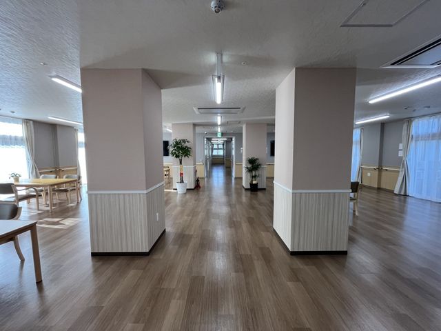 広々とした廊下