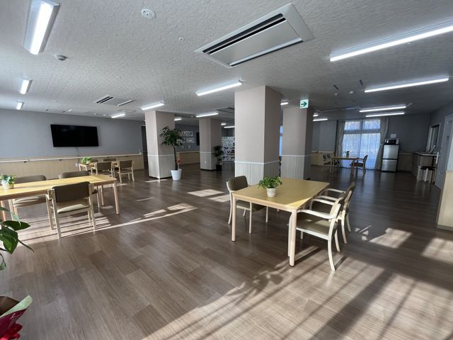 自然光入る広い室内