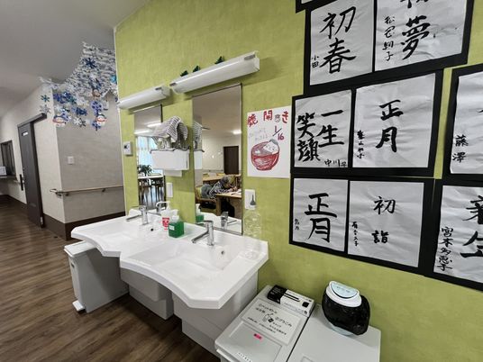 洗面台と掲示物