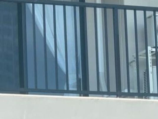 外観の窓と壁面  