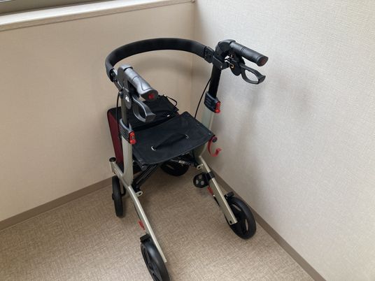 高齢者向け歩行器