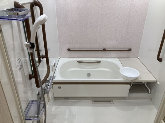 安全設備の整った浴室