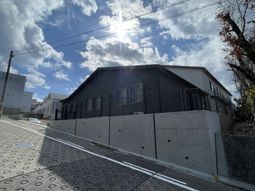 平屋建ての建物外観