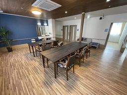 落ち着いた雰囲気のラウンジ