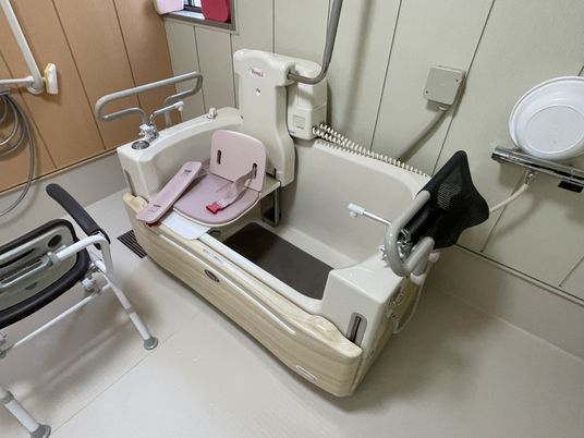 設備の整った浴室