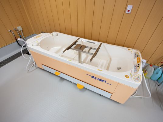 機械浴槽の浴室