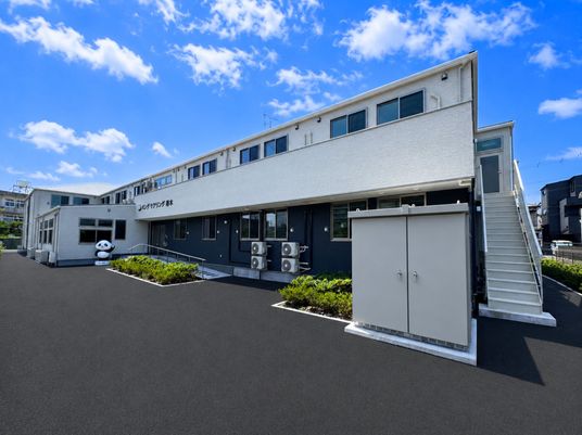 モダンな建物の外観
