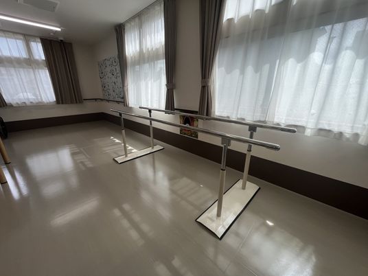 明るい機能訓練室  