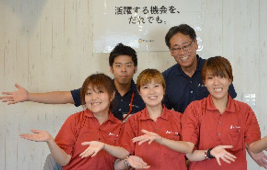 スタッフの集合写真