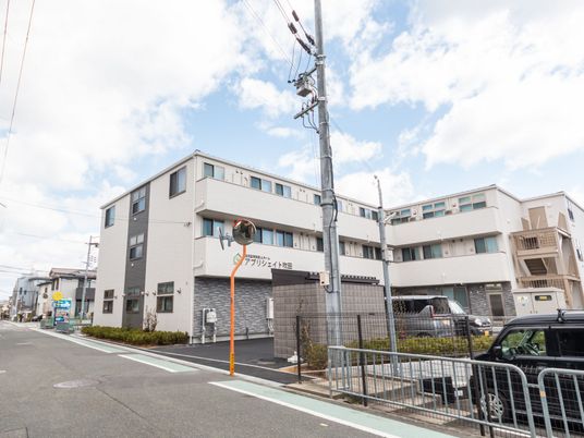 近代的な建物の外観  